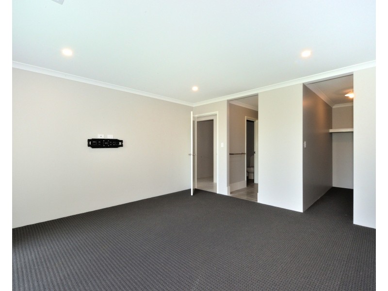 93 Waterlily Drive, Dudley Park WA 6210