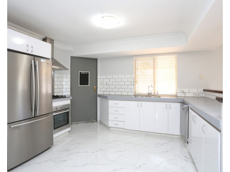 14 Kangaroo Paw Drive, Greenfields WA 6210