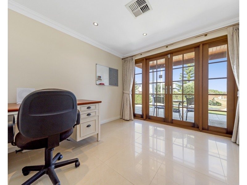 66 Boardwalk Boulevard, Halls Head WA 6210
