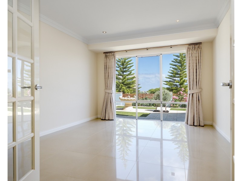 66 Boardwalk Boulevard, Halls Head WA 6210