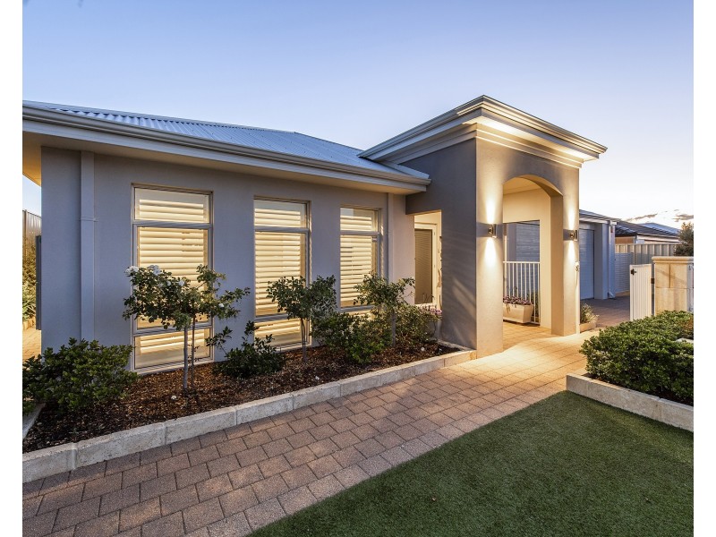 16 Hawley Way, Madora Bay WA 6210