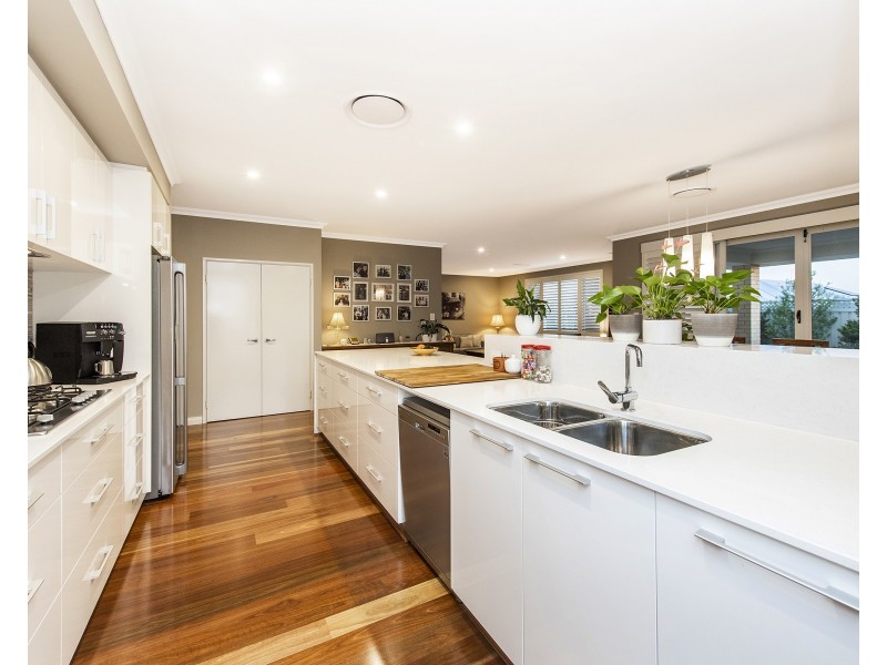 16 Hawley Way, Madora Bay WA 6210