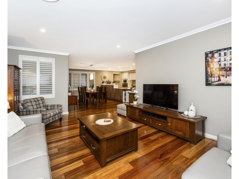 16 Hawley Way, Madora Bay WA 6210