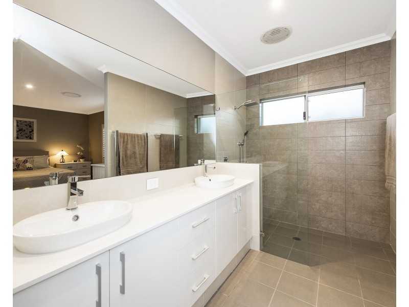 16 Hawley Way, Madora Bay WA 6210