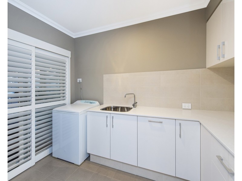 16 Hawley Way, Madora Bay WA 6210