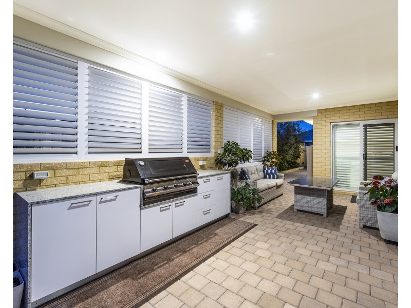 16 Hawley Way, Madora Bay WA 6210