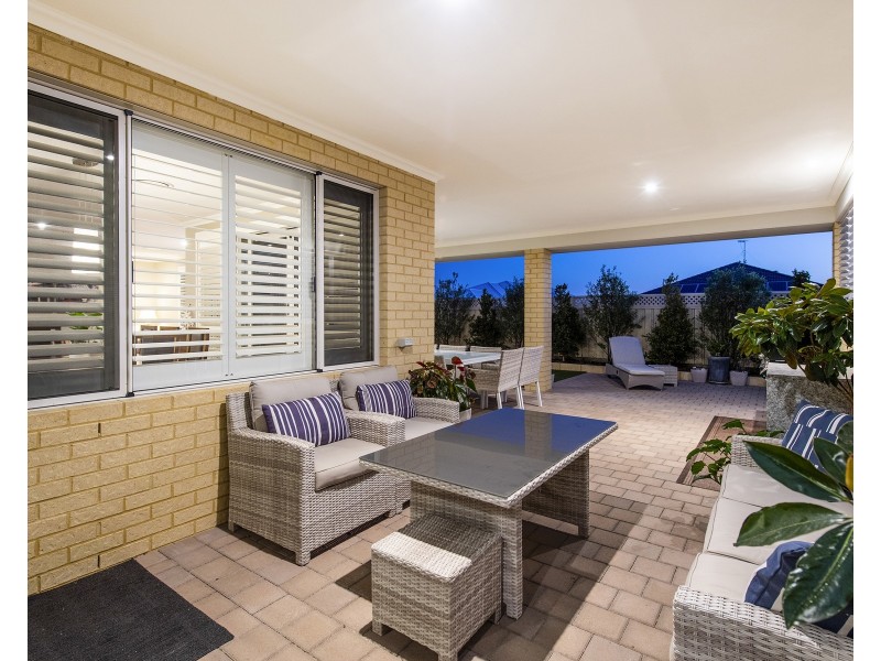 16 Hawley Way, Madora Bay WA 6210