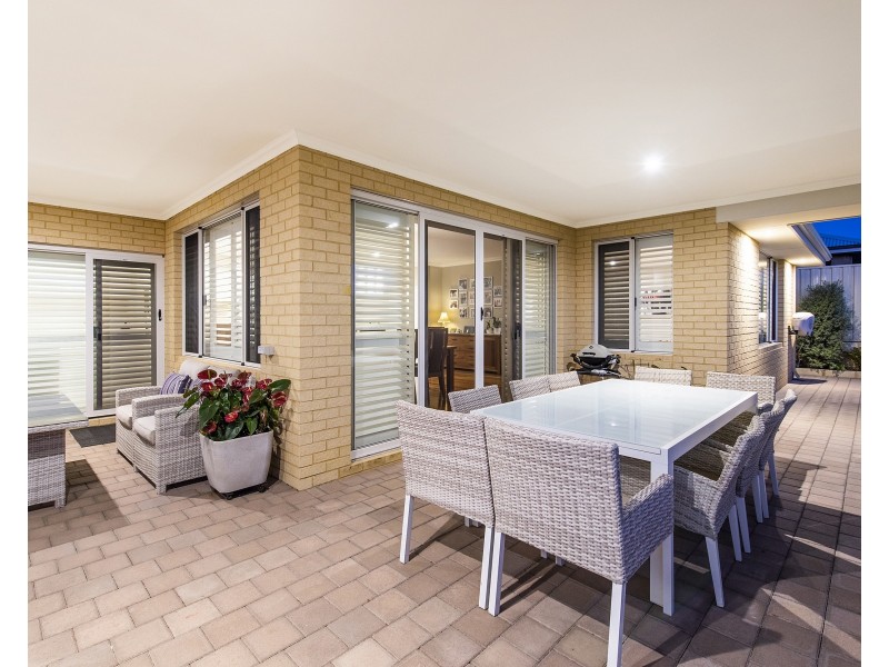 16 Hawley Way, Madora Bay WA 6210