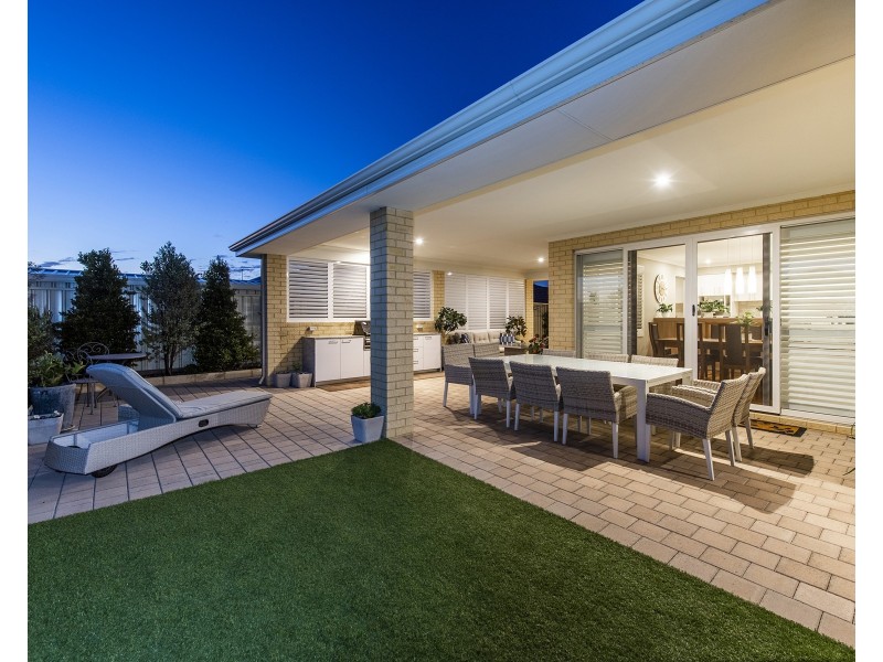 16 Hawley Way, Madora Bay WA 6210