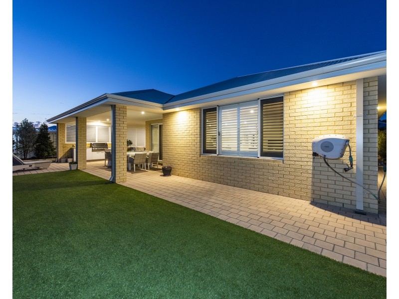 16 Hawley Way, Madora Bay WA 6210