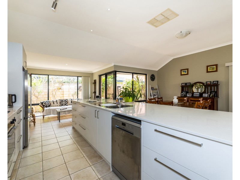 27 Darwin Terrace, Dudley Park WA 6210
