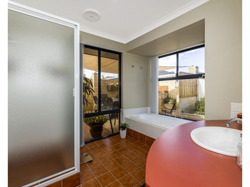 27 Darwin Terrace, Dudley Park WA 6210