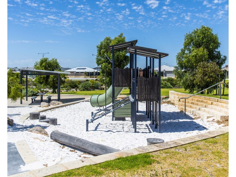 35 Aquamarine Parade, Karnup WA 6176