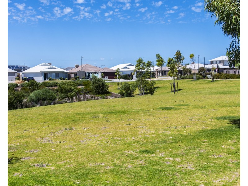 35 Aquamarine Parade, Karnup WA 6176