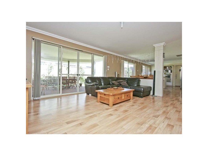 6 Haslingfield, Butler WA 6036