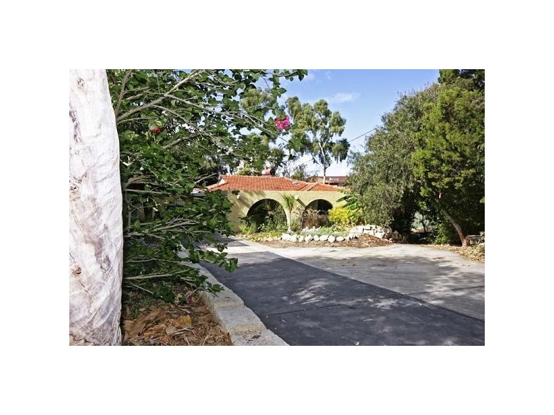 15 Spinaway Street, Craigie WA 6025