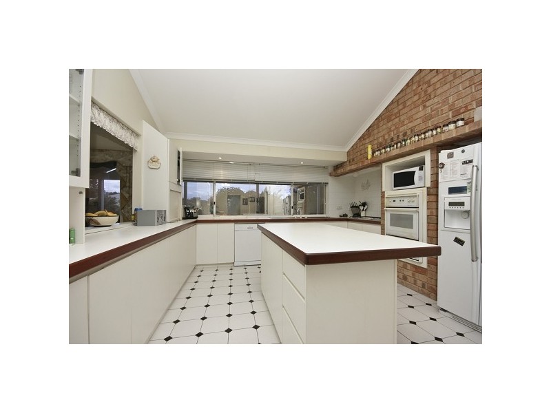 4 Alabaster Terrace, Hillarys WA 6025