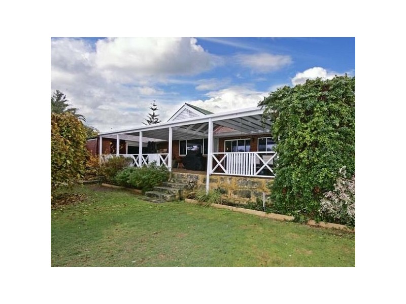 4 Alabaster Terrace, Hillarys WA 6025