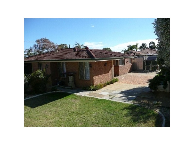 2 Lupin Court, Hocking WA 6065