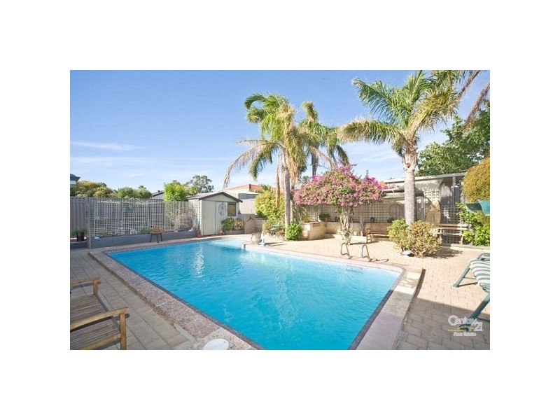 8 Endeavour Road, Hillarys WA 6025