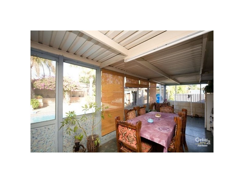 8 Endeavour Road, Hillarys WA 6025