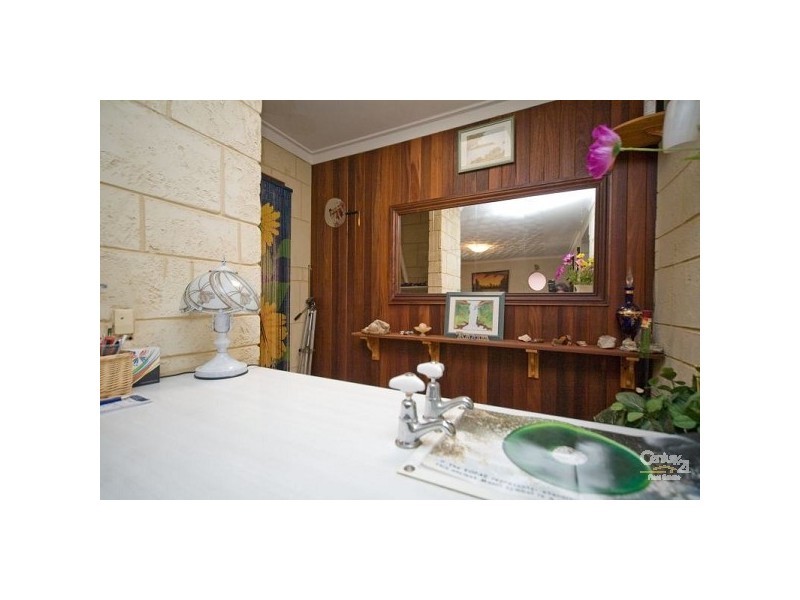 8 Endeavour Road, Hillarys WA 6025