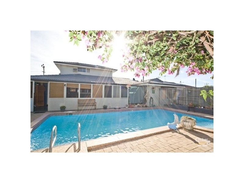 8 Endeavour Road, Hillarys WA 6025