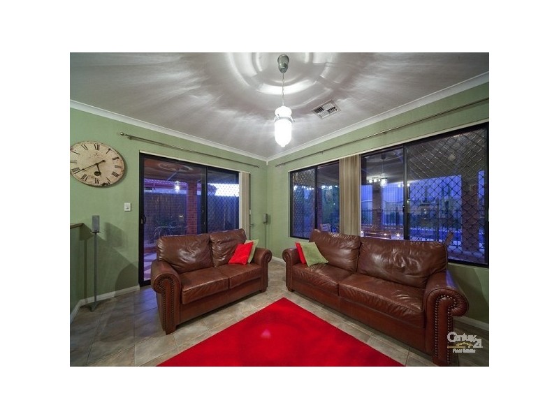 29 St Stephens Cres, Tapping WA 6065