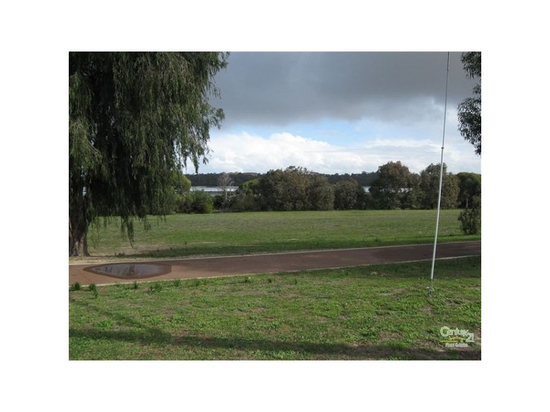 3 Woonan St, Wanneroo WA 6065