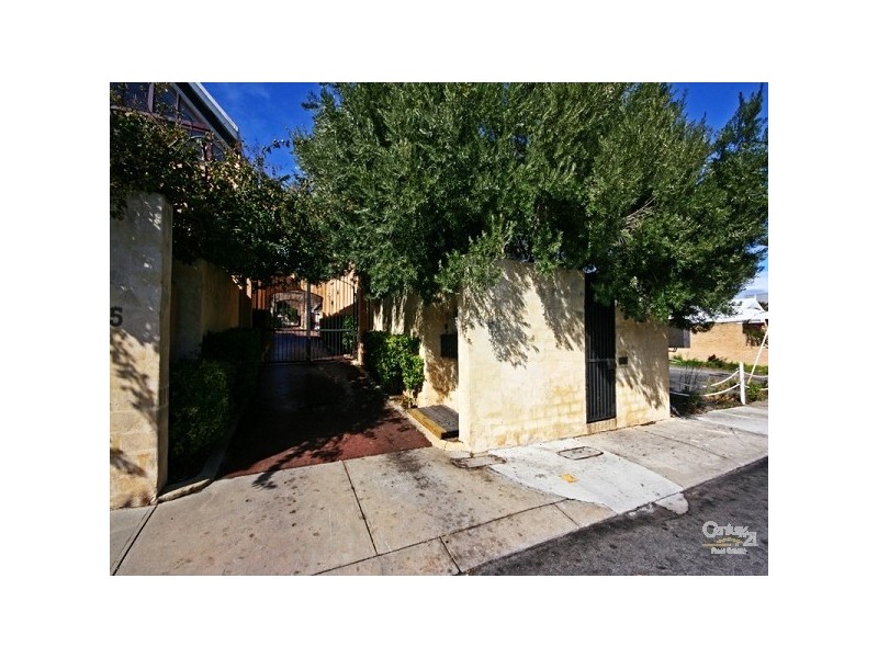 2/65 Quarry Street, Fremantle WA 6160