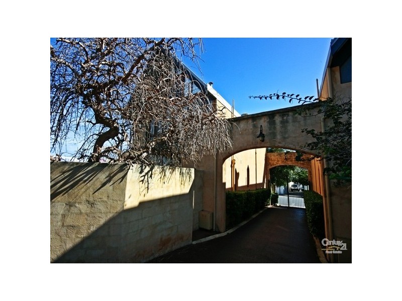 2/65 Quarry Street, Fremantle WA 6160