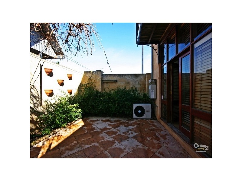 2/65 Quarry Street, Fremantle WA 6160