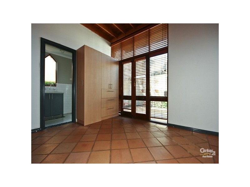 2/65 Quarry Street, Fremantle WA 6160