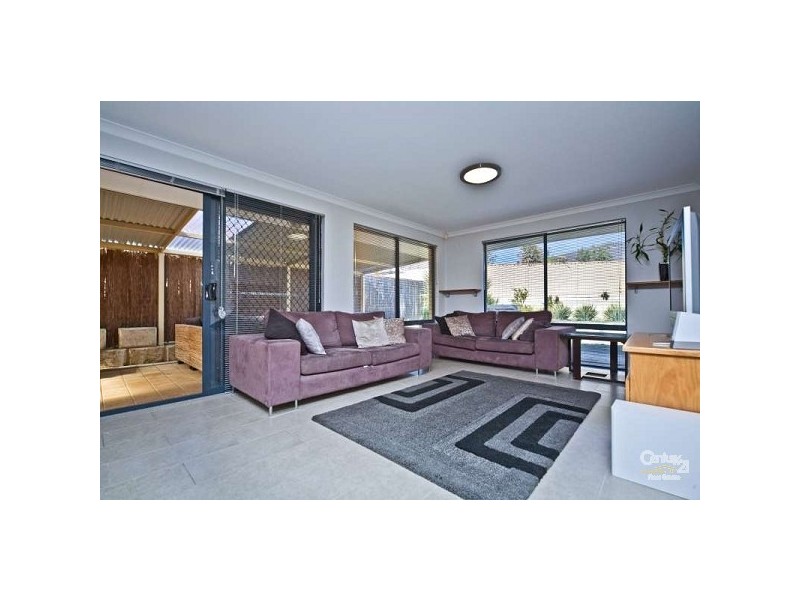 8 Appleby Drive, Darch WA 6065