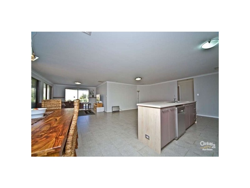 8 Appleby Drive, Darch WA 6065