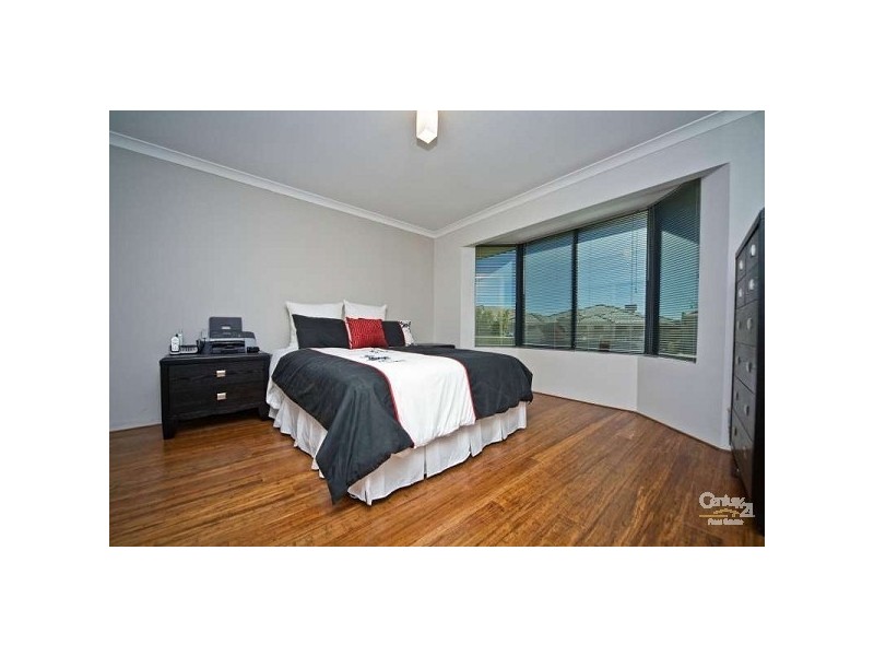 8 Appleby Drive, Darch WA 6065