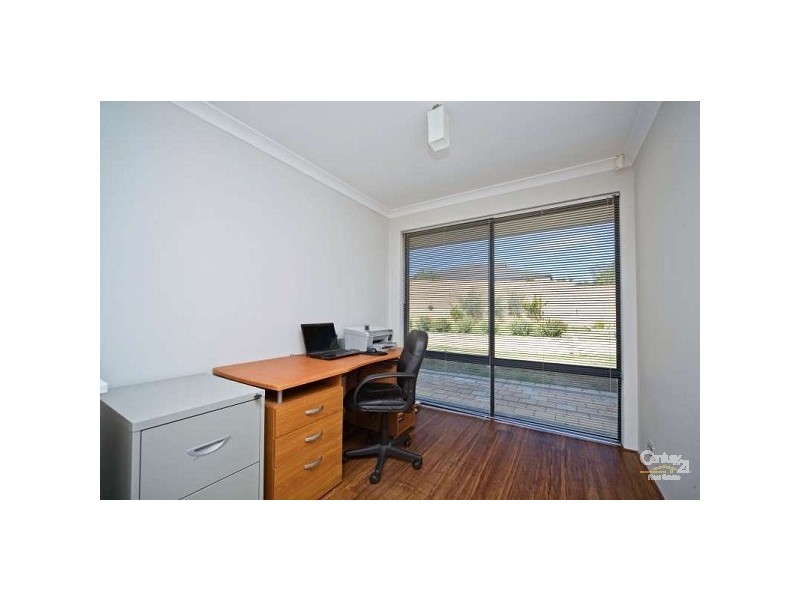 8 Appleby Drive, Darch WA 6065