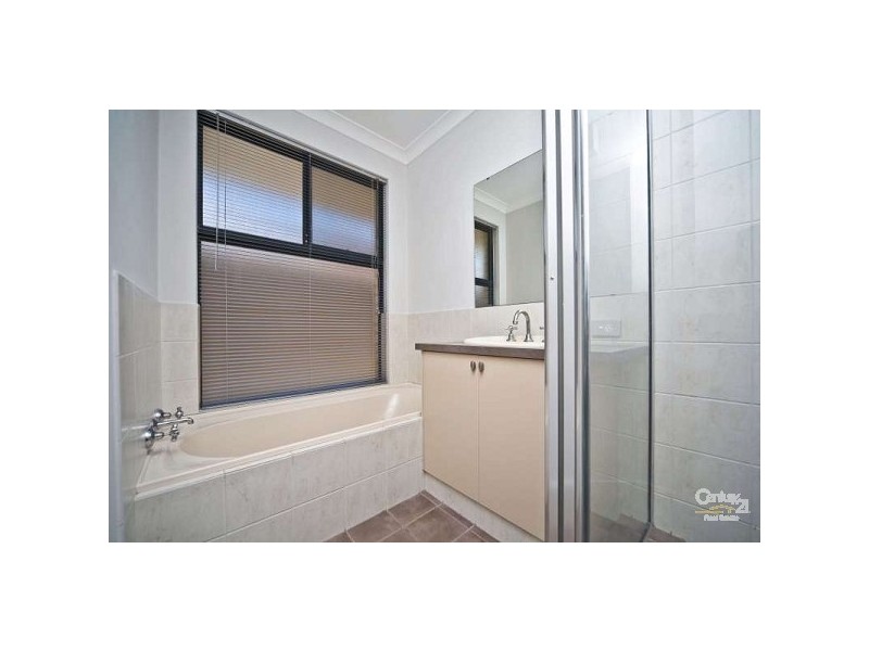 8 Appleby Drive, Darch WA 6065