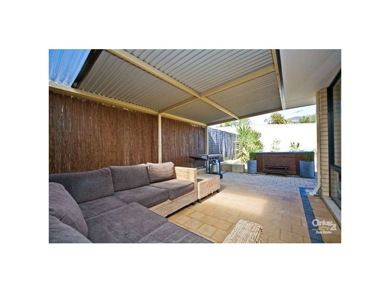 8 Appleby Drive, Darch WA 6065