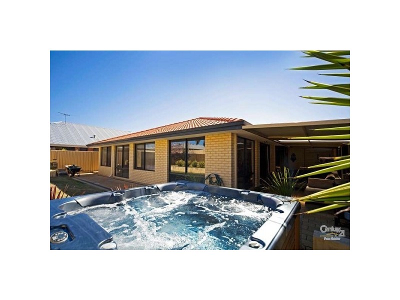 8 Appleby Drive, Darch WA 6065