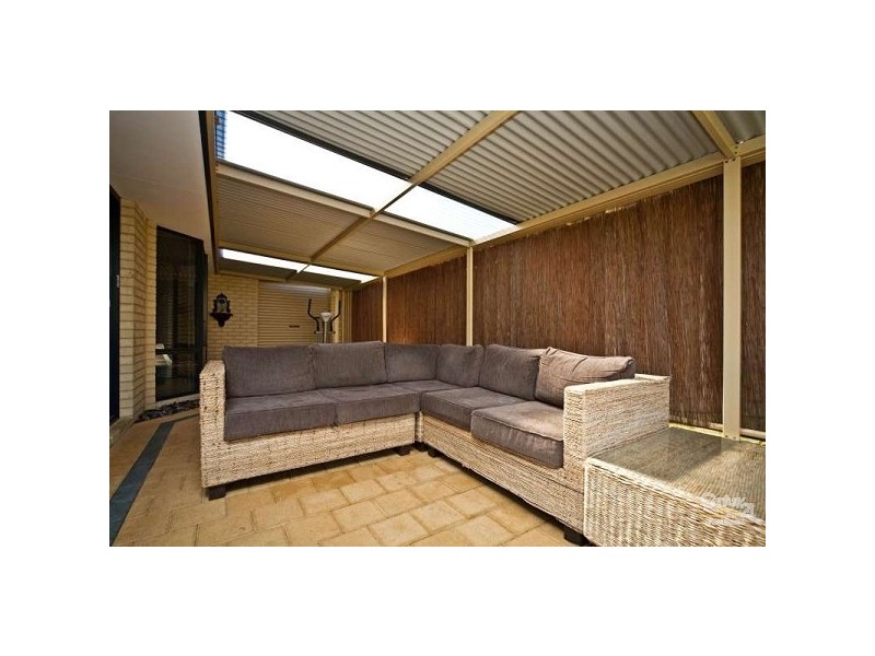 8 Appleby Drive, Darch WA 6065