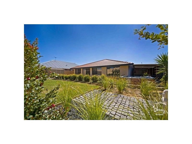 8 Appleby Drive, Darch WA 6065