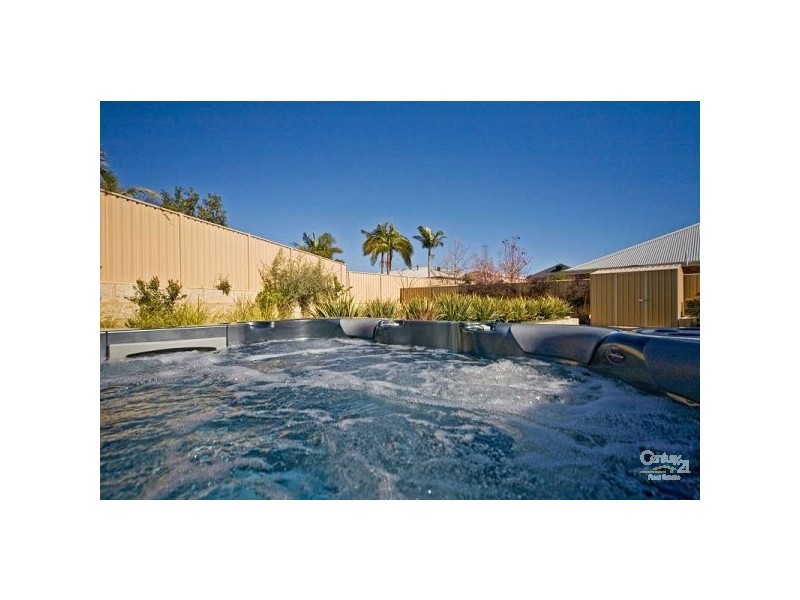 8 Appleby Drive, Darch WA 6065