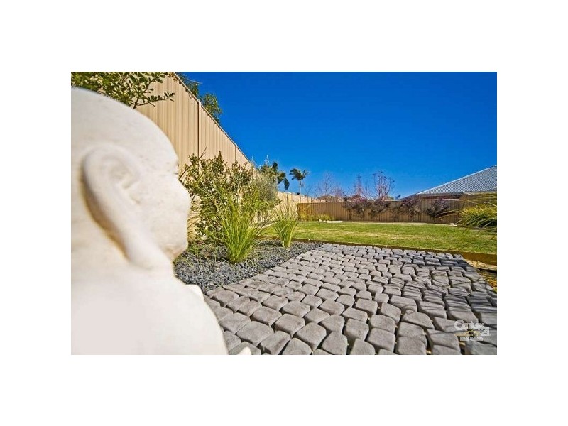 8 Appleby Drive, Darch WA 6065