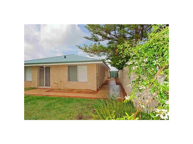 40 Santa Barbara Parade, Quinns Rocks WA 6030