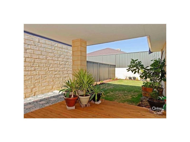 28 Strathmerton Road, Banksia Grove WA 6031