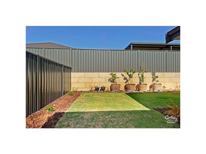 28 Strathmerton Road, Banksia Grove WA 6031