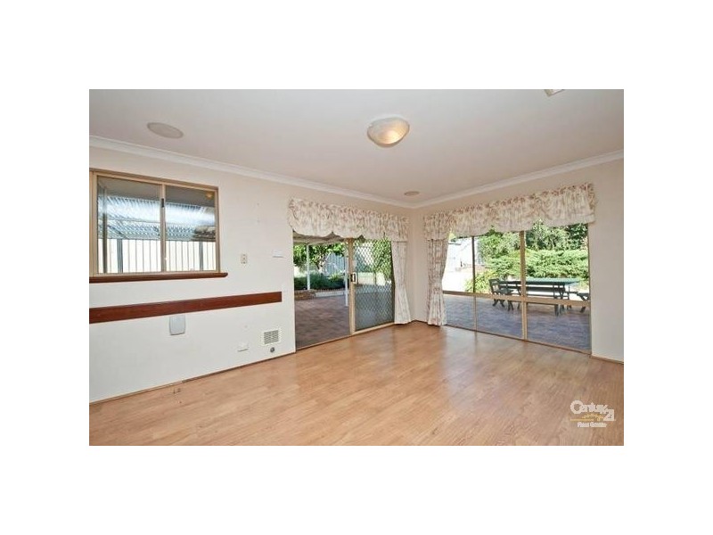 32 Pathfinder Road, Padbury WA 6025