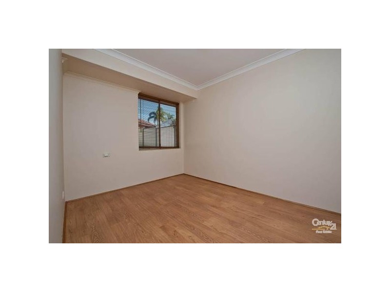 32 Pathfinder Road, Padbury WA 6025