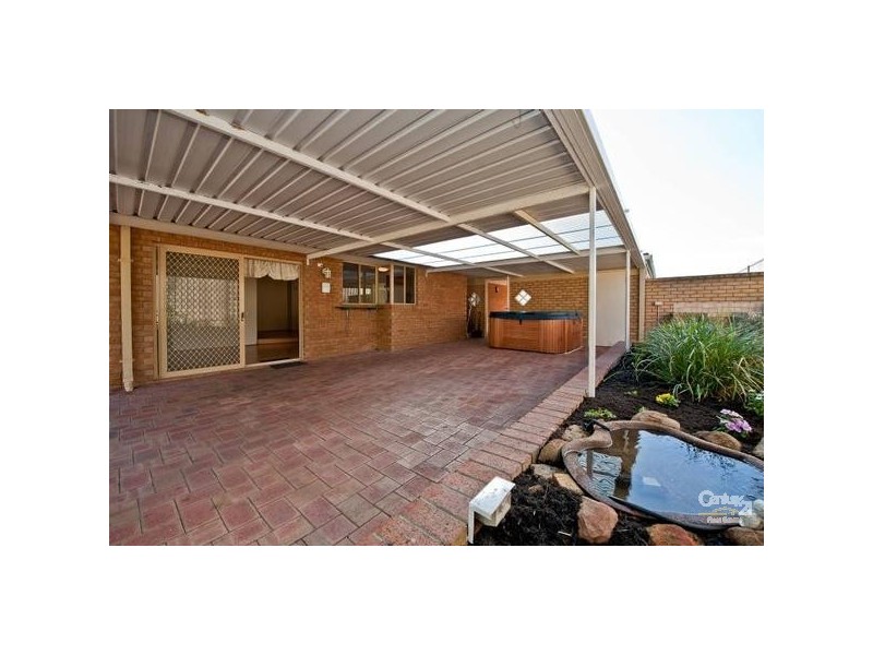 32 Pathfinder Road, Padbury WA 6025